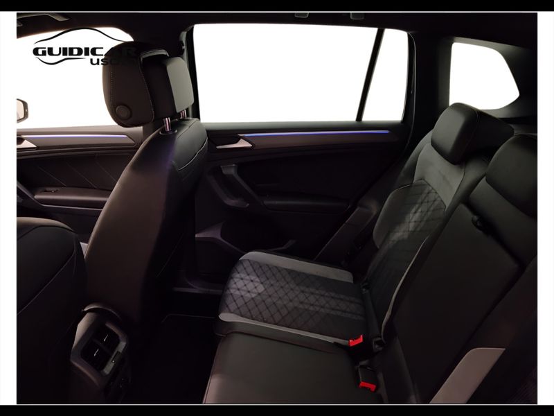 GuidiCar - VOLKSWAGEN Tiguan 2021 Tiguan 2.0 tdi scr R-Line 4motion 150cv dsg Usato