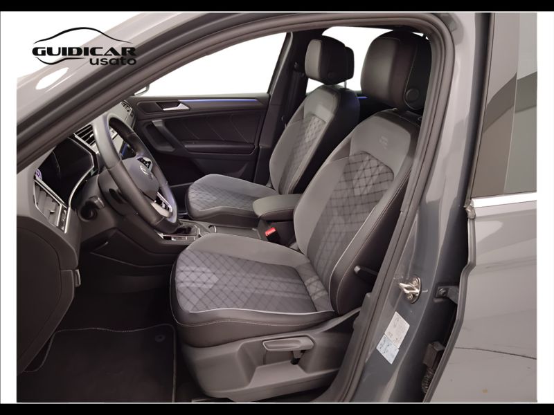 GuidiCar - VOLKSWAGEN Tiguan 2021 Tiguan 2.0 tdi scr R-Line 4motion 150cv dsg Usato
