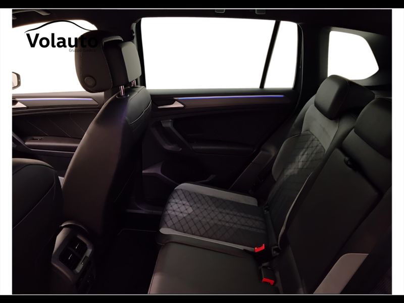 GuidiCar - VOLKSWAGEN Tiguan 2021 Tiguan 2.0 tdi scr R-Line 4motion 150cv dsg Usato