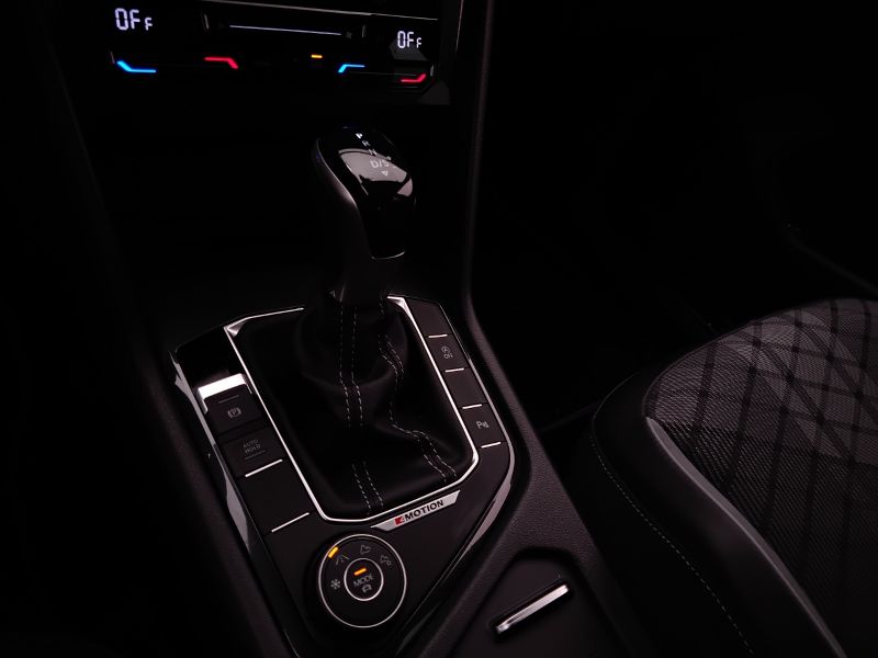 GuidiCar - VOLKSWAGEN Tiguan 2021 Tiguan 2.0 tdi scr R-Line 4motion 150cv dsg Usato