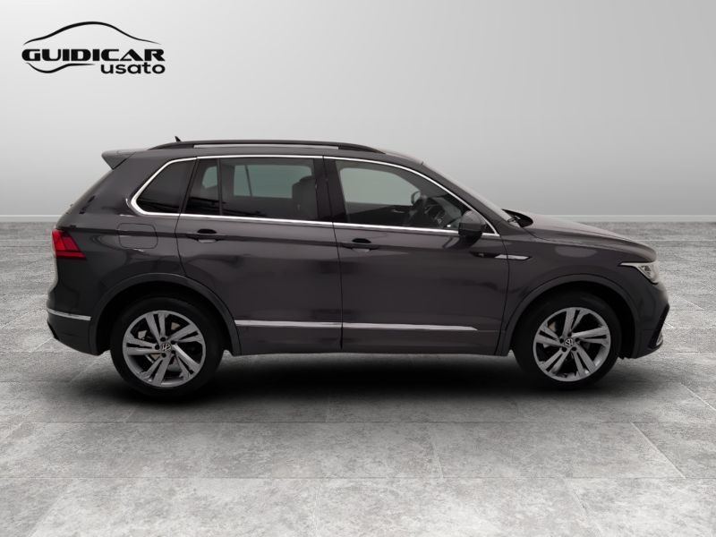 GuidiCar - VOLKSWAGEN Tiguan 2021 Tiguan 2.0 tdi scr R-Line 4motion 150cv dsg Usato