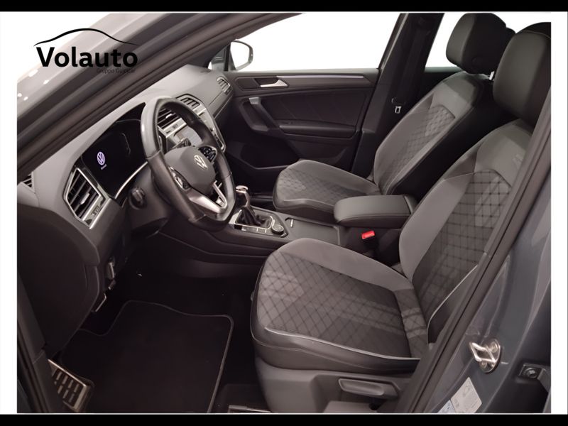 GuidiCar - VOLKSWAGEN Tiguan 2021 Tiguan 2.0 tdi scr R-Line 4motion 150cv dsg Usato