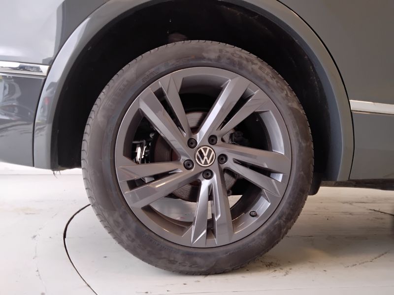 GuidiCar - VOLKSWAGEN Tiguan 2021 Tiguan 2.0 tdi scr R-Line 4motion 150cv dsg Usato