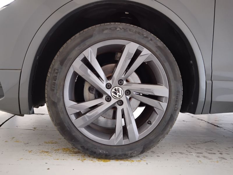 GuidiCar - VOLKSWAGEN Tiguan 2021 Tiguan 2.0 tdi scr R-Line 4motion 150cv dsg Usato