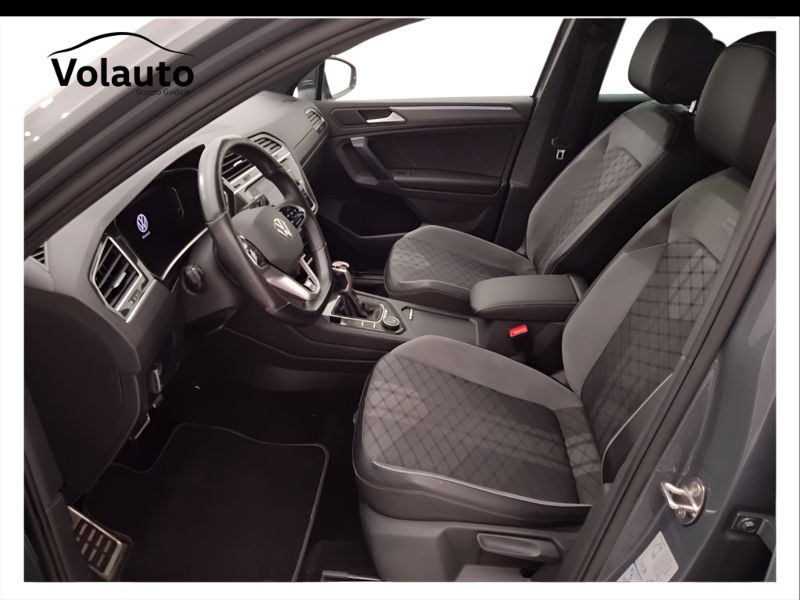 GuidiCar - VOLKSWAGEN Tiguan 2021 Tiguan 2.0 tdi scr R-Line 4motion 150cv dsg Usato
