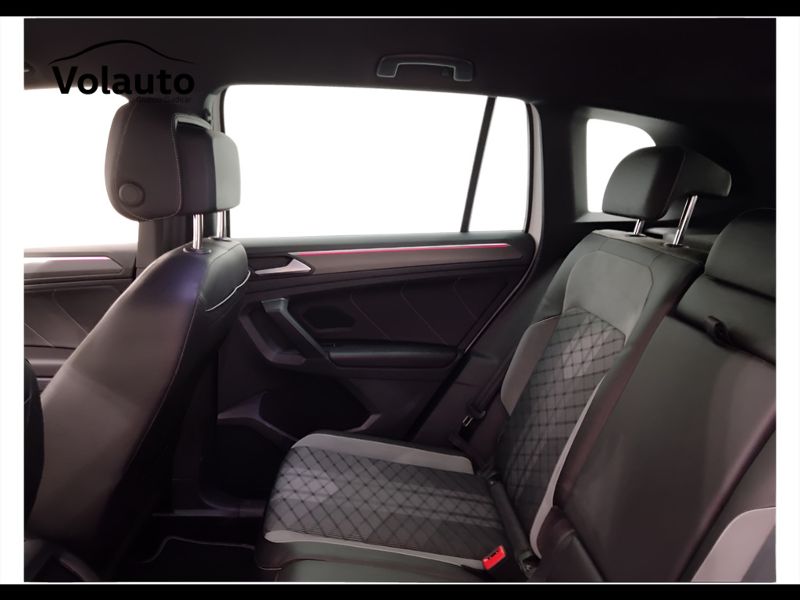 GuidiCar - VOLKSWAGEN Tiguan 2021 Tiguan 2.0 tdi scr R-Line 4motion 150cv dsg Usato