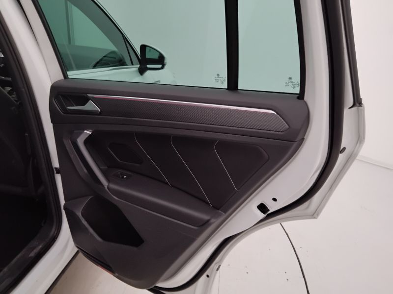 GuidiCar - VOLKSWAGEN Tiguan 2021 Tiguan 2.0 tdi scr R-Line 4motion 150cv dsg Usato