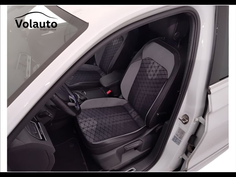 GuidiCar - VOLKSWAGEN Tiguan 2021 Tiguan 2.0 tdi scr R-Line 4motion 150cv dsg Usato