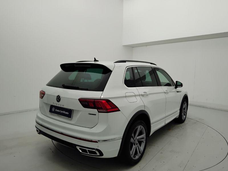 GuidiCar - VOLKSWAGEN Tiguan 2021 Tiguan 2.0 tdi scr R-Line 4motion 150cv dsg Usato