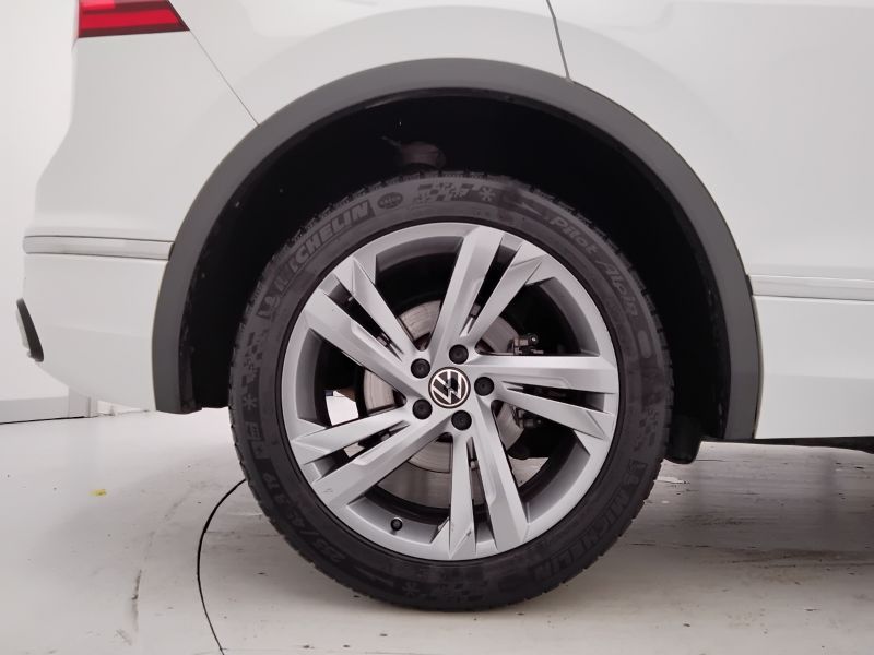 GuidiCar - VOLKSWAGEN Tiguan 2021 Tiguan 2.0 tdi scr R-Line 4motion 150cv dsg Usato