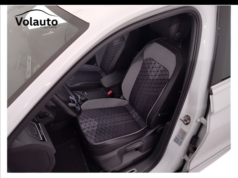 GuidiCar - VOLKSWAGEN Tiguan 2021 Tiguan 2.0 tdi scr R-Line 4motion 150cv dsg Usato