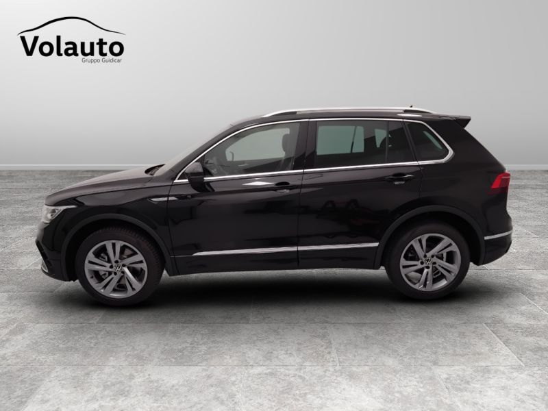GuidiCar - VOLKSWAGEN Tiguan 2023 Tiguan 2.0 tdi scr R-Line 4motion 200cv dsg Aziendale