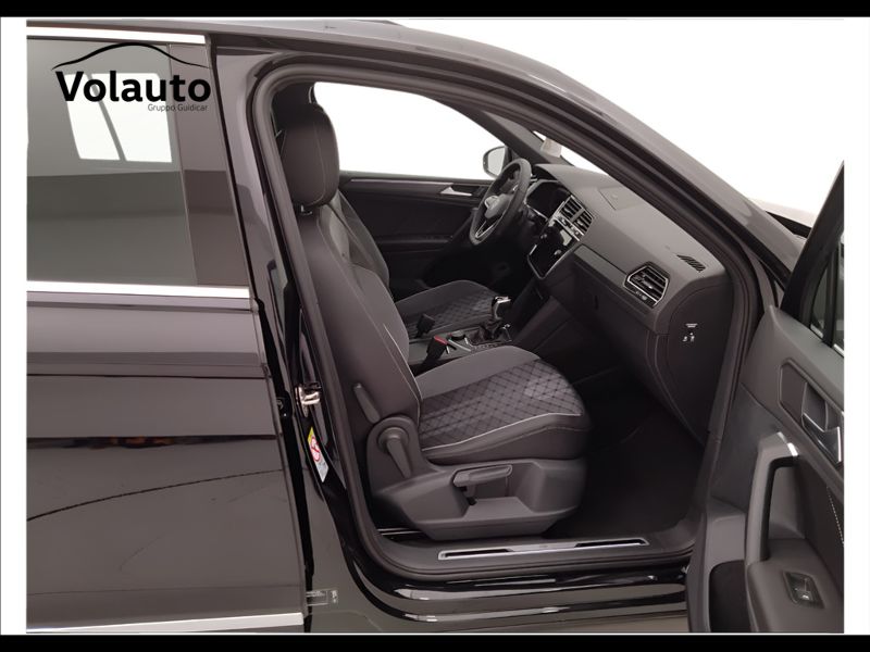 GuidiCar - VOLKSWAGEN Tiguan 2023 Tiguan 2.0 tdi scr R-Line 4motion 200cv dsg Aziendale