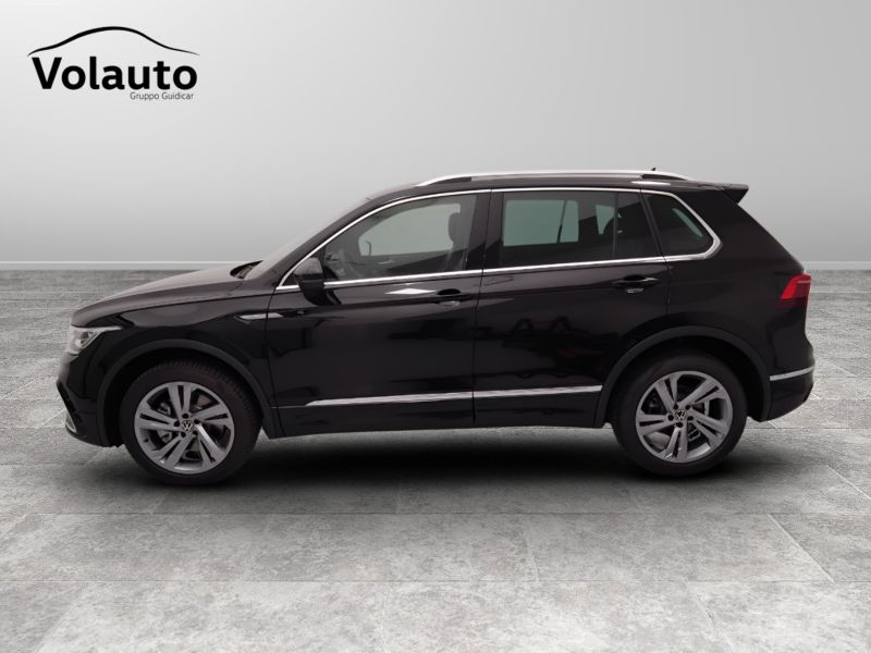 GuidiCar - VOLKSWAGEN Tiguan 2023 Tiguan 2.0 tdi scr R-Line 4motion 200cv dsg Aziendale