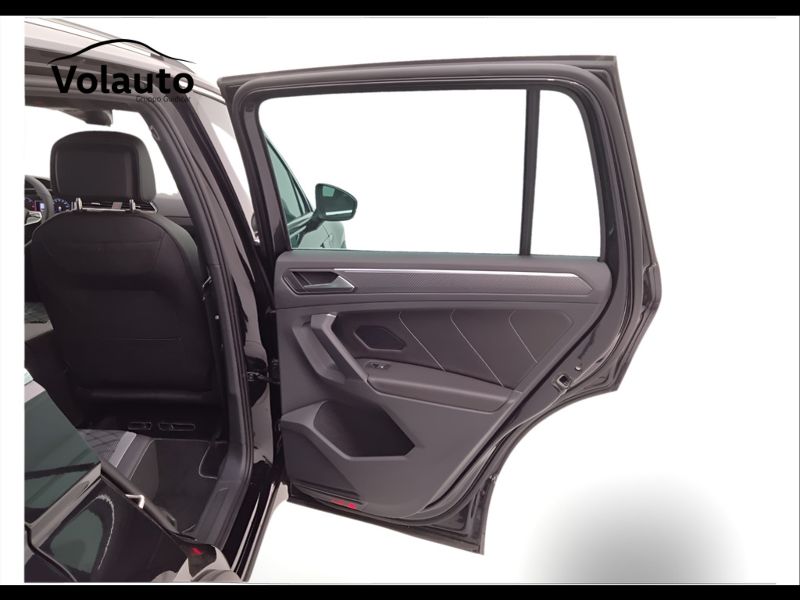 GuidiCar - VOLKSWAGEN Tiguan 2023 Tiguan 2.0 tdi scr R-Line 4motion 200cv dsg Aziendale