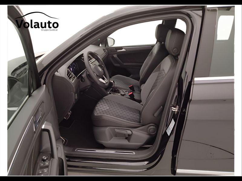 GuidiCar - VOLKSWAGEN Tiguan 2023 Tiguan 2.0 tdi scr R-Line 4motion 200cv dsg Aziendale