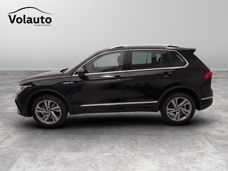 GuidiCar - VOLKSWAGEN Tiguan 2023 Tiguan 2.0 tdi scr R-Line 4motion 200cv dsg Aziendale