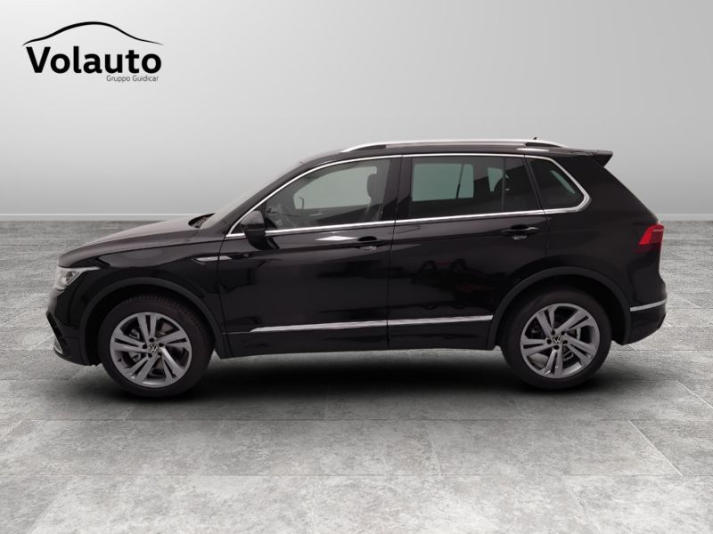 GuidiCar - VOLKSWAGEN Tiguan 2023 Tiguan 2.0 tdi scr R-Line 4motion 200cv dsg Aziendale