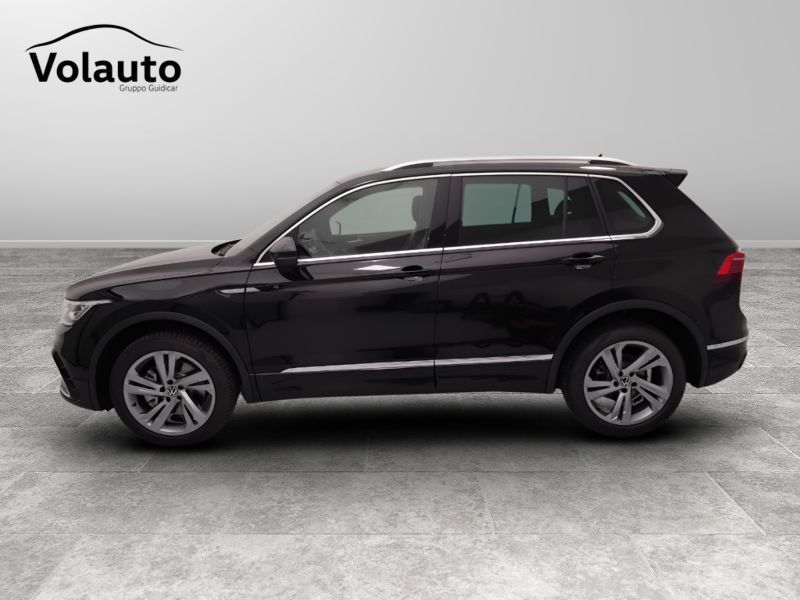GuidiCar - VOLKSWAGEN Tiguan 2023 Tiguan 2.0 tdi scr R-Line 4motion 200cv dsg Aziendale