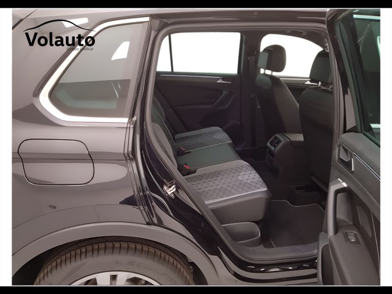 GuidiCar - VOLKSWAGEN Tiguan 2023 Tiguan 2.0 tdi scr R-Line 4motion 200cv dsg Aziendale