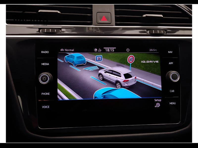 GuidiCar - VOLKSWAGEN Tiguan 2023 Tiguan 2.0 tdi scr R-Line 4motion 200cv dsg Aziendale