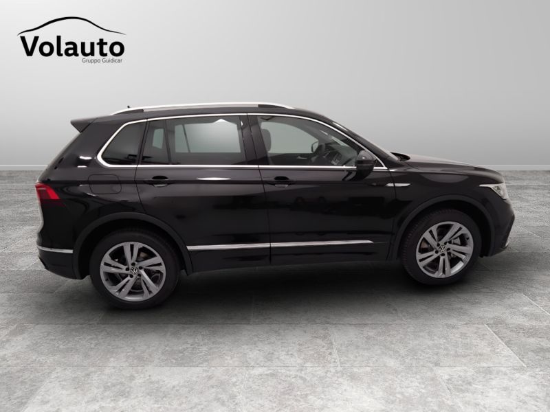 GuidiCar - VOLKSWAGEN Tiguan 2023 Tiguan 2.0 tdi scr R-Line 4motion 200cv dsg Aziendale
