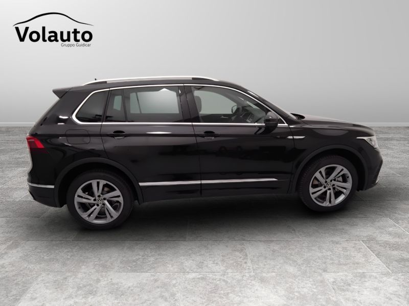 GuidiCar - VOLKSWAGEN Tiguan 2023 Tiguan 2.0 tdi scr R-Line 4motion 200cv dsg Aziendale