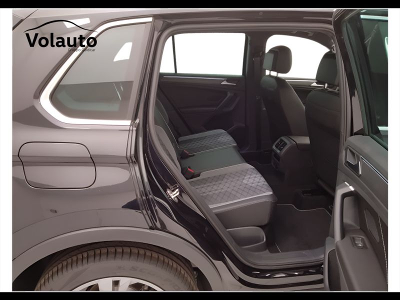 GuidiCar - VOLKSWAGEN Tiguan 2023 Tiguan 2.0 tdi scr R-Line 4motion 200cv dsg Aziendale