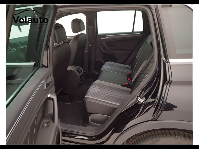 GuidiCar - VOLKSWAGEN Tiguan 2023 Tiguan 2.0 tdi scr R-Line 4motion 200cv dsg Aziendale