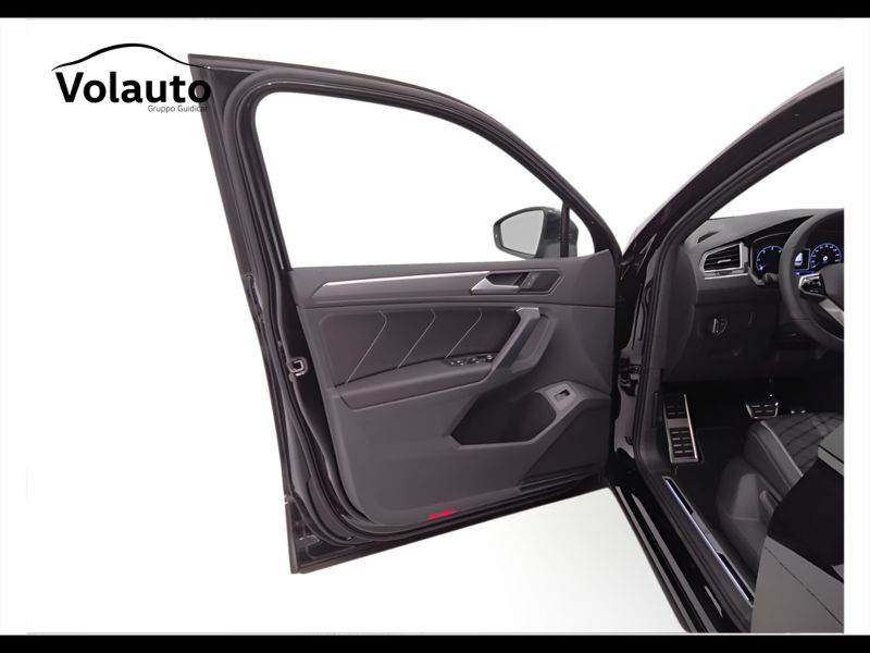 GuidiCar - VOLKSWAGEN Tiguan 2023 Tiguan 2.0 tdi scr R-Line 4motion 200cv dsg Aziendale