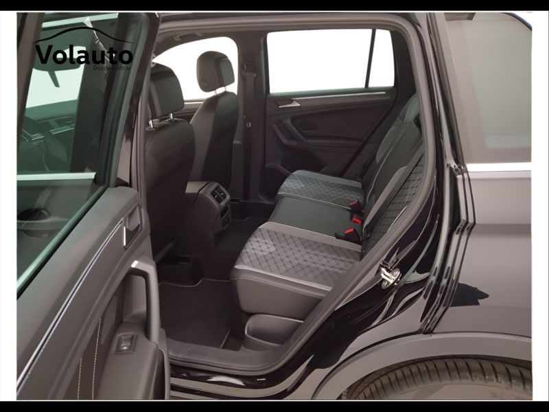 GuidiCar - VOLKSWAGEN Tiguan 2023 Tiguan 2.0 tdi scr R-Line 4motion 200cv dsg Aziendale