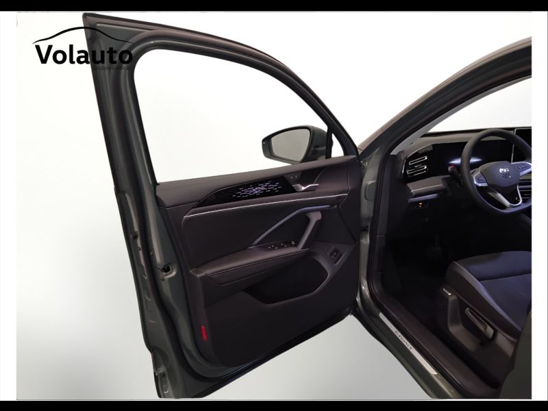 GuidiCar - VOLKSWAGEN Tiguan 2025 Tiguan 1.5 etsi evo Elegance 150cv dsg Km0
