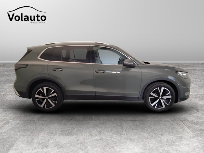 GuidiCar - VOLKSWAGEN Tiguan 2025 Tiguan 1.5 etsi evo Elegance 150cv dsg Km0