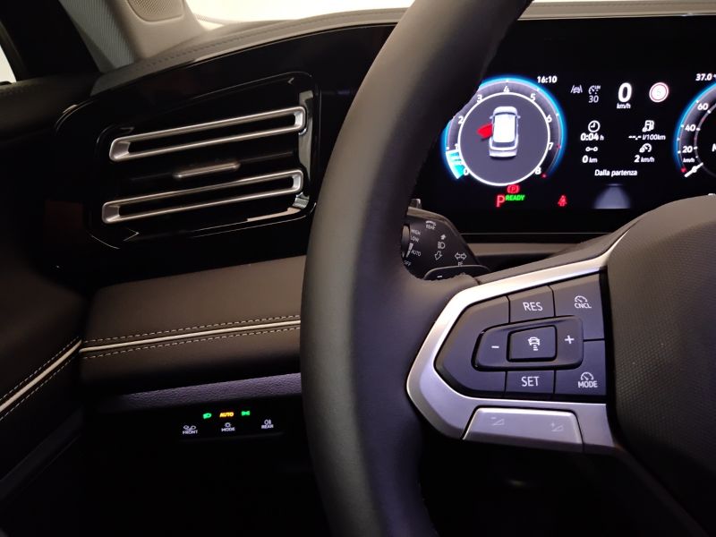 GuidiCar - VOLKSWAGEN Tiguan 2025 Tiguan 1.5 etsi evo Elegance 150cv dsg Km0