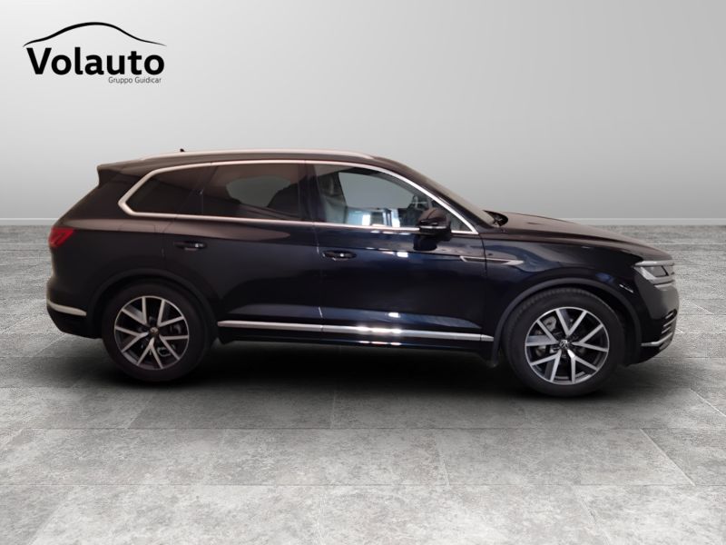 GuidiCar - VOLKSWAGEN Touareg 2021 Touareg 3.0 V6 tdi Elegance R-Line Exterior Pack 231cv tiptronic Usato
