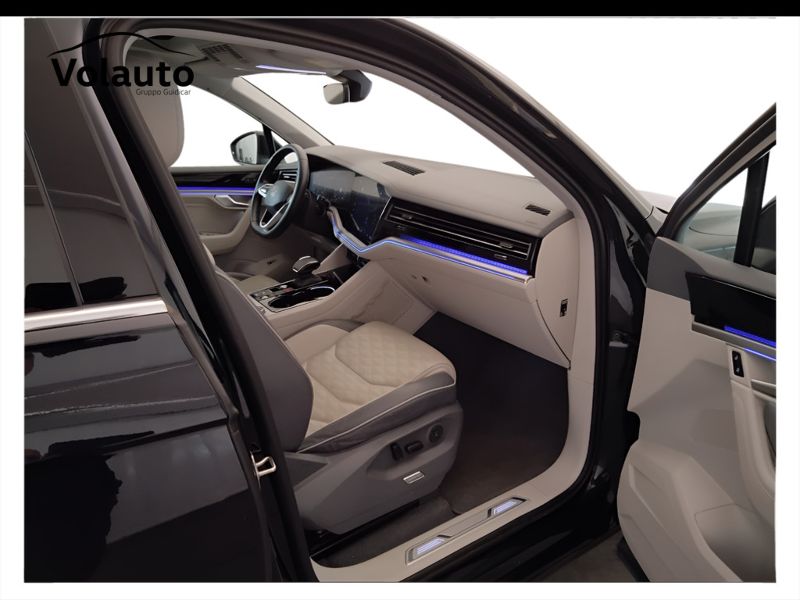 GuidiCar - VOLKSWAGEN Touareg 2021 Touareg 3.0 V6 tdi Elegance R-Line Exterior Pack 231cv tiptronic Usato