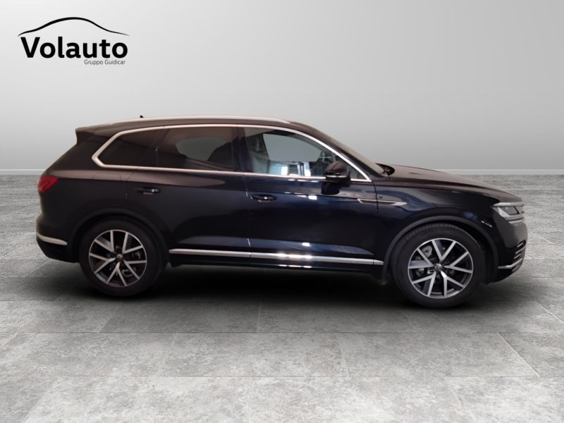 GuidiCar - VOLKSWAGEN Touareg 2021 Touareg 3.0 V6 tdi Elegance R-Line Exterior Pack 231cv tiptronic Usato