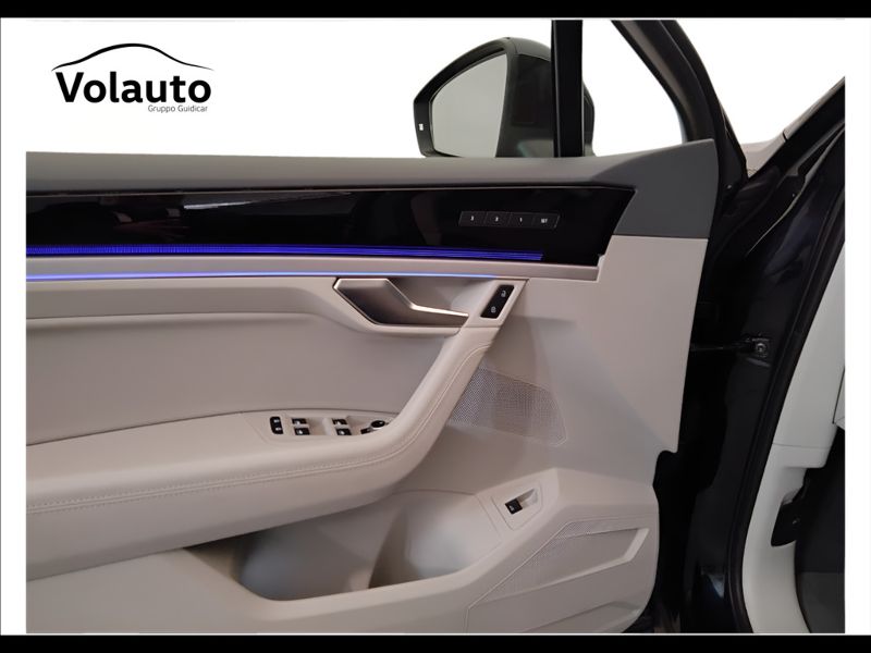 GuidiCar - VOLKSWAGEN Touareg 2021 Touareg 3.0 V6 tdi Elegance R-Line Exterior Pack 231cv tiptronic Usato