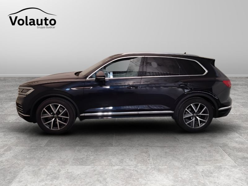 GuidiCar - VOLKSWAGEN Touareg 2021 Touareg 3.0 V6 tdi Elegance R-Line Exterior Pack 231cv tiptronic Usato