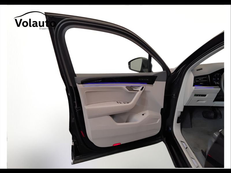 GuidiCar - VOLKSWAGEN Touareg 2021 Touareg 3.0 V6 tdi Elegance R-Line Exterior Pack 231cv tiptronic Usato
