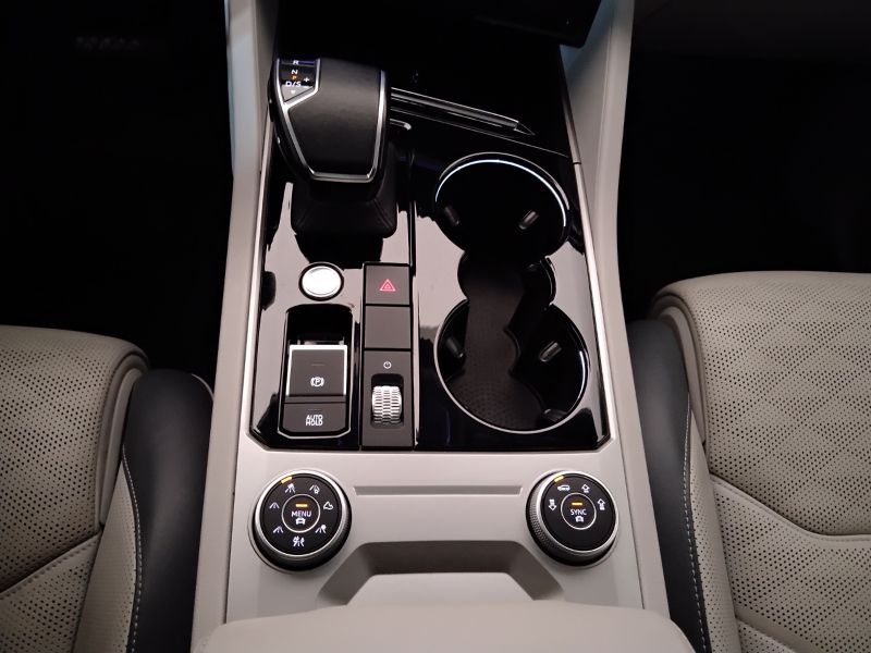 GuidiCar - VOLKSWAGEN Touareg 2021 Touareg 3.0 V6 tdi Elegance R-Line Exterior Pack 231cv tiptronic Usato