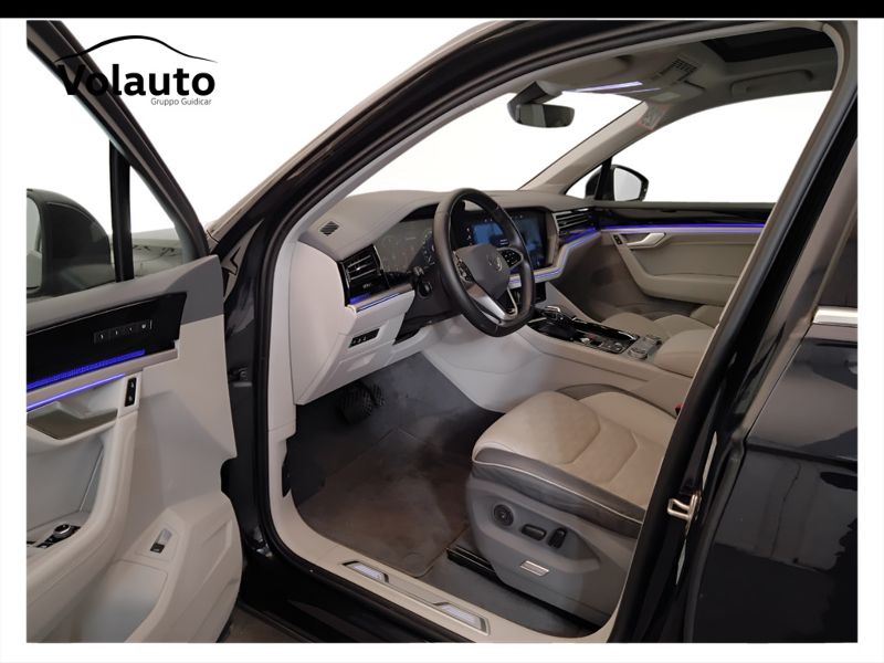 GuidiCar - VOLKSWAGEN Touareg 2021 Touareg 3.0 V6 tdi Elegance R-Line Exterior Pack 231cv tiptronic Usato