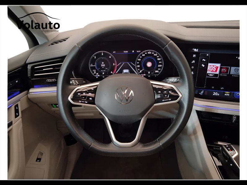 GuidiCar - VOLKSWAGEN Touareg 2021 Touareg 3.0 V6 tdi Elegance R-Line Exterior Pack 231cv tiptronic Usato