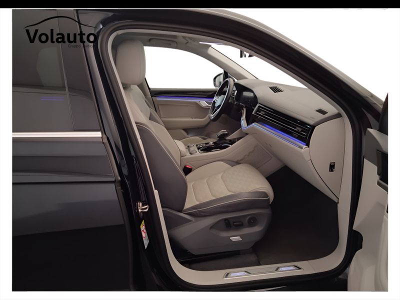 GuidiCar - VOLKSWAGEN Touareg 2021 Touareg 3.0 V6 tdi Elegance R-Line Exterior Pack 231cv tiptronic Usato