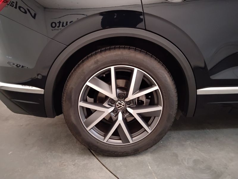 GuidiCar - VOLKSWAGEN Touareg 2021 Touareg 3.0 V6 tdi Elegance R-Line Exterior Pack 231cv tiptronic Usato