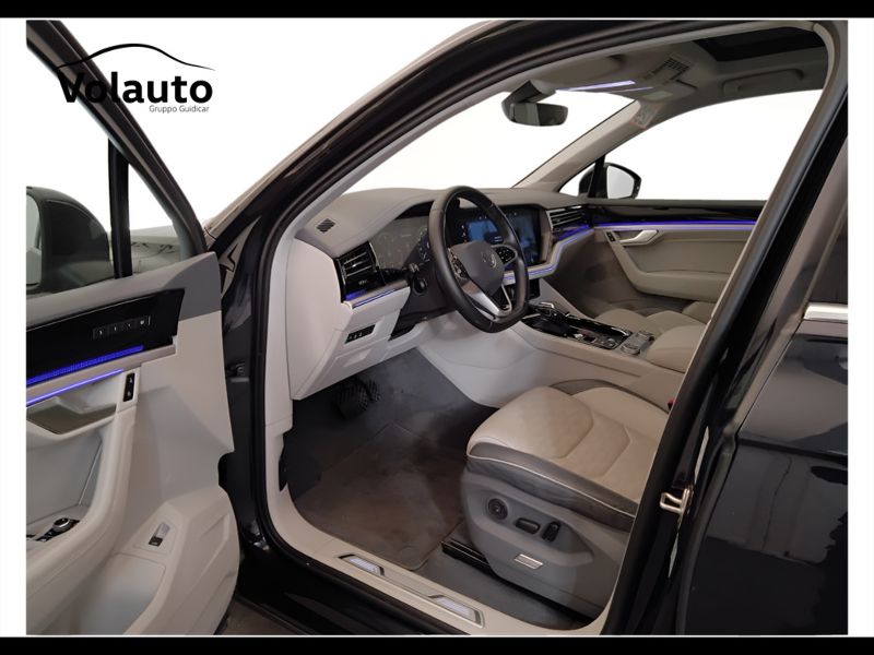 GuidiCar - VOLKSWAGEN Touareg 2021 Touareg 3.0 V6 tdi Elegance R-Line Exterior Pack 231cv tiptronic Usato