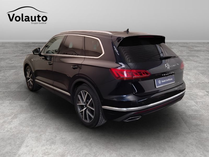 GuidiCar - VOLKSWAGEN Touareg 2021 Touareg 3.0 V6 tdi Elegance R-Line Exterior Pack 231cv tiptronic Usato