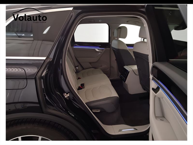 GuidiCar - VOLKSWAGEN Touareg 2021 Touareg 3.0 V6 tdi Elegance R-Line Exterior Pack 231cv tiptronic Usato