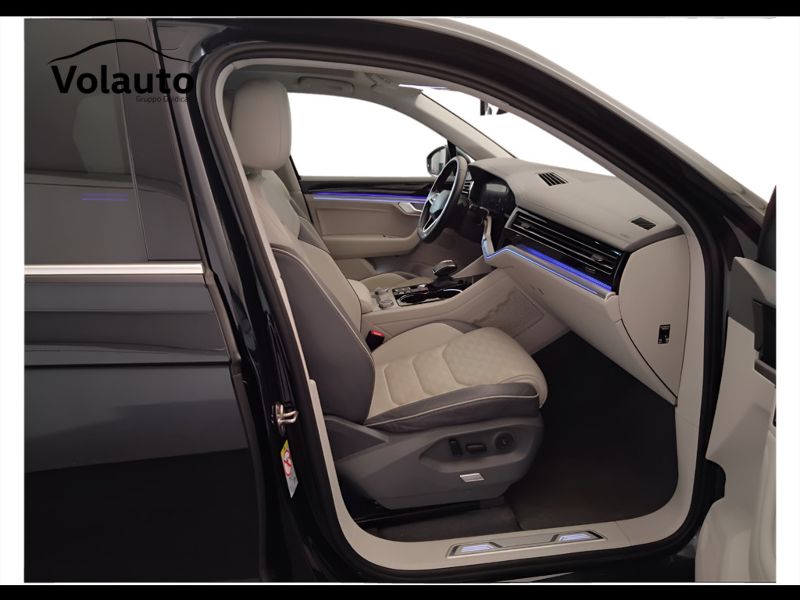 GuidiCar - VOLKSWAGEN Touareg 2021 Touareg 3.0 V6 tdi Elegance R-Line Exterior Pack 231cv tiptronic Usato