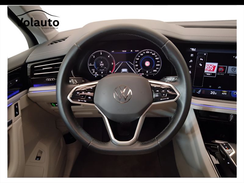 GuidiCar - VOLKSWAGEN Touareg 2021 Touareg 3.0 V6 tdi Elegance R-Line Exterior Pack 231cv tiptronic Usato